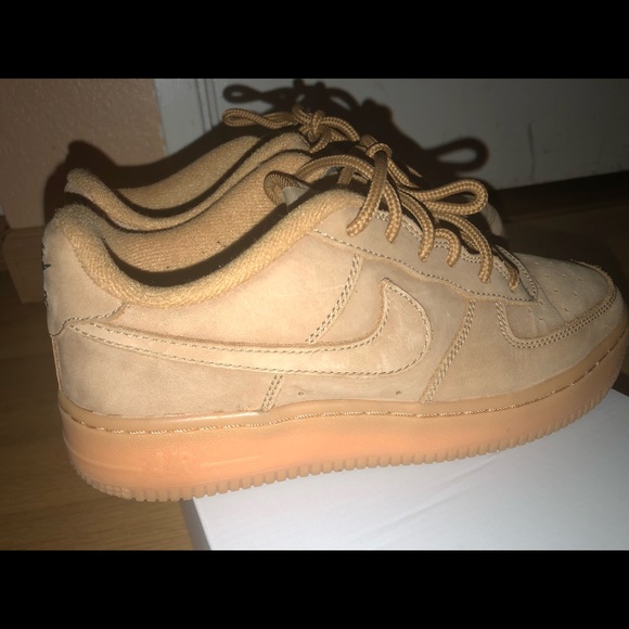 SHOES - Picture 5 of 7